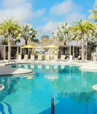 Domain exterior pool